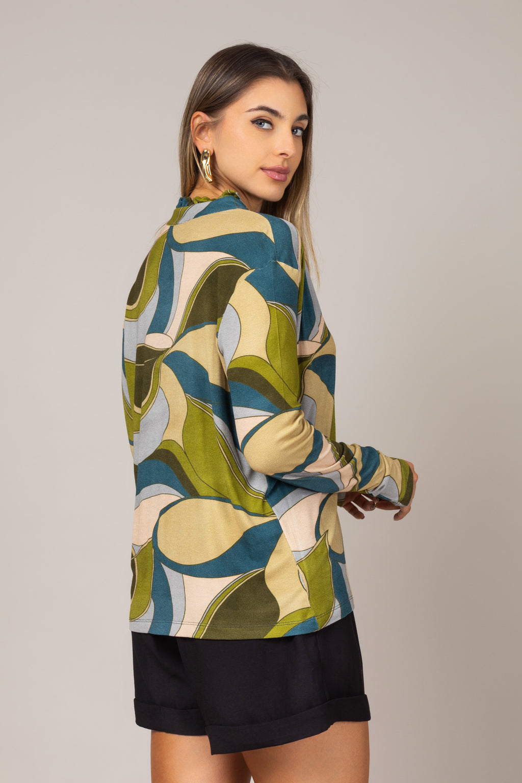 Blusa manga longa com estampa abstrata