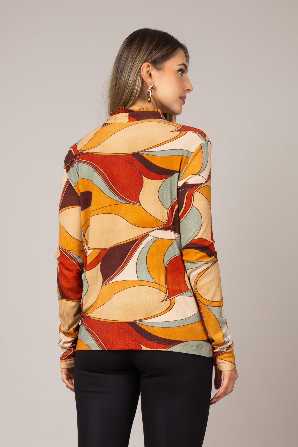 Blusa manga longa com estampa abstrata