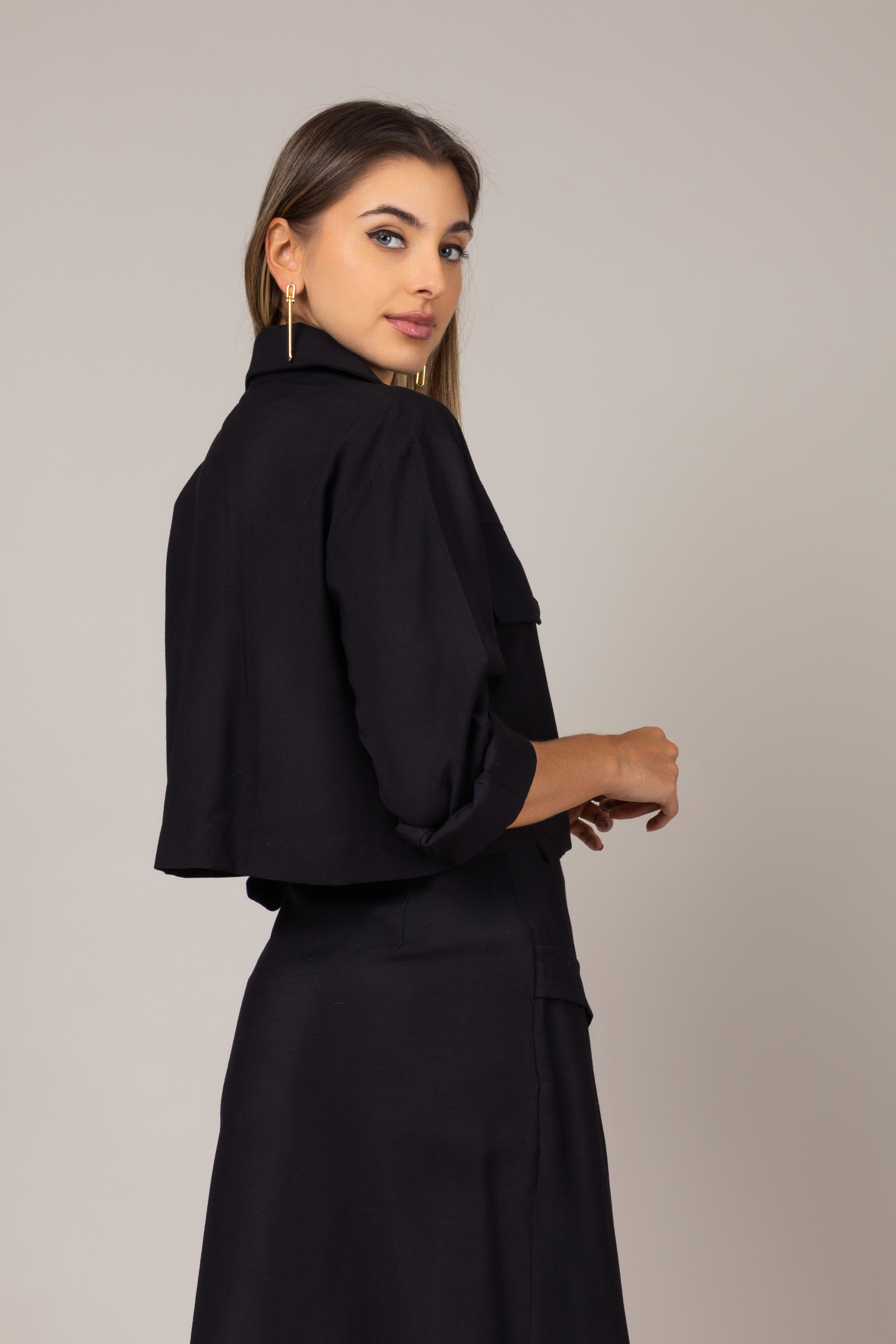 Conjunto de blusa cropped e saia midi envelope