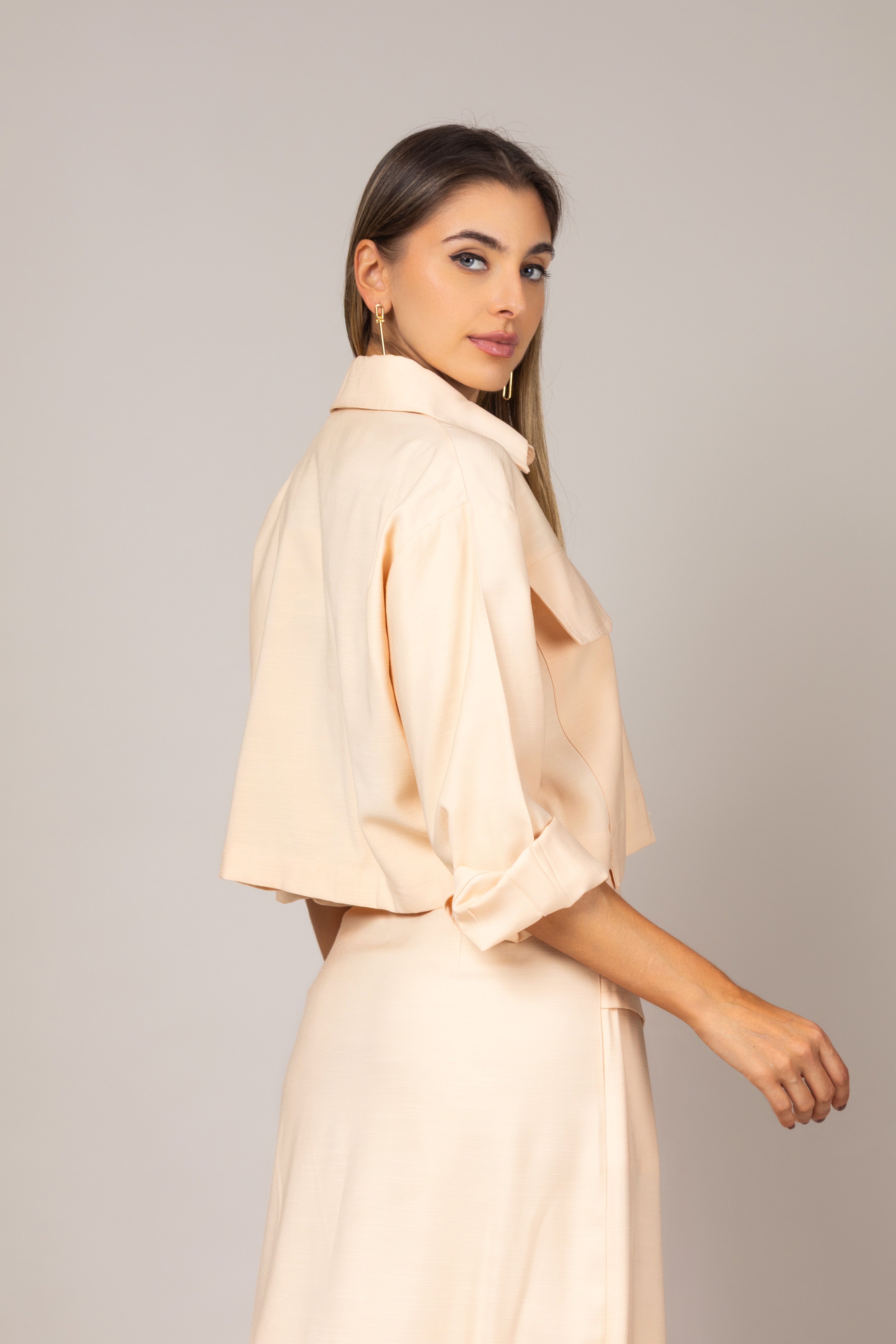 Conjunto de blusa cropped e saia midi envelope