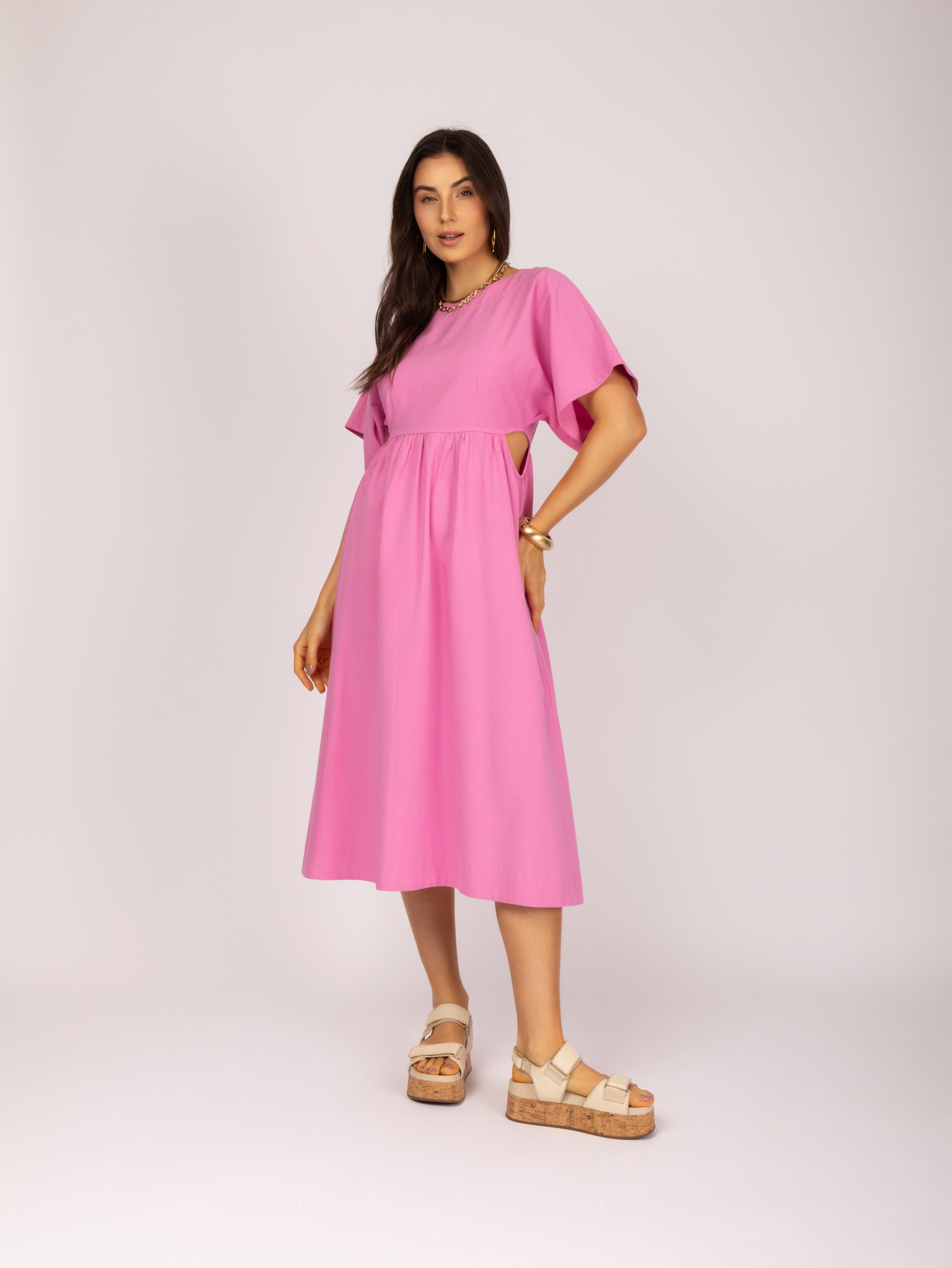 Vestido midi com manga ampla
