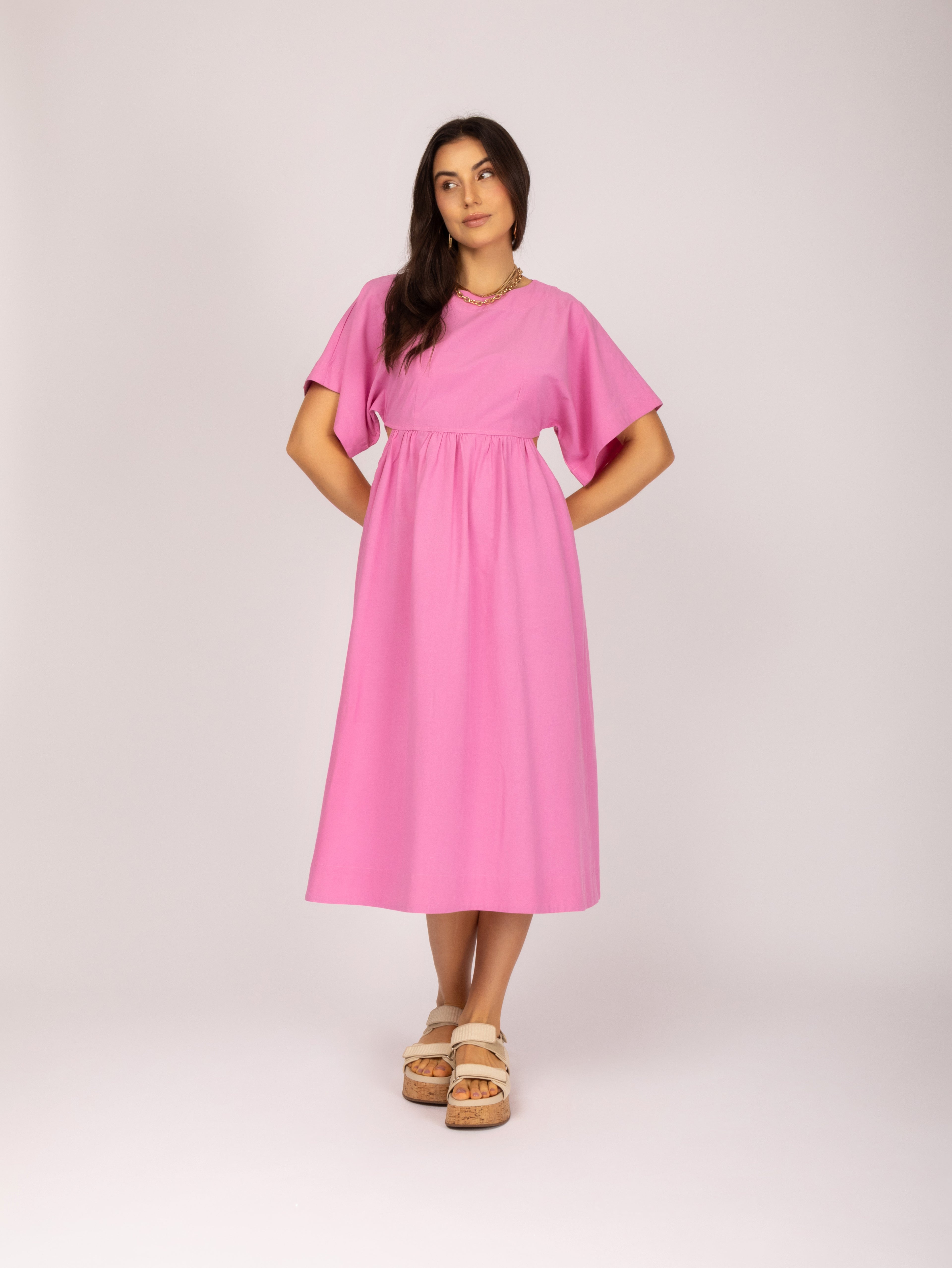 Vestido midi com manga ampla