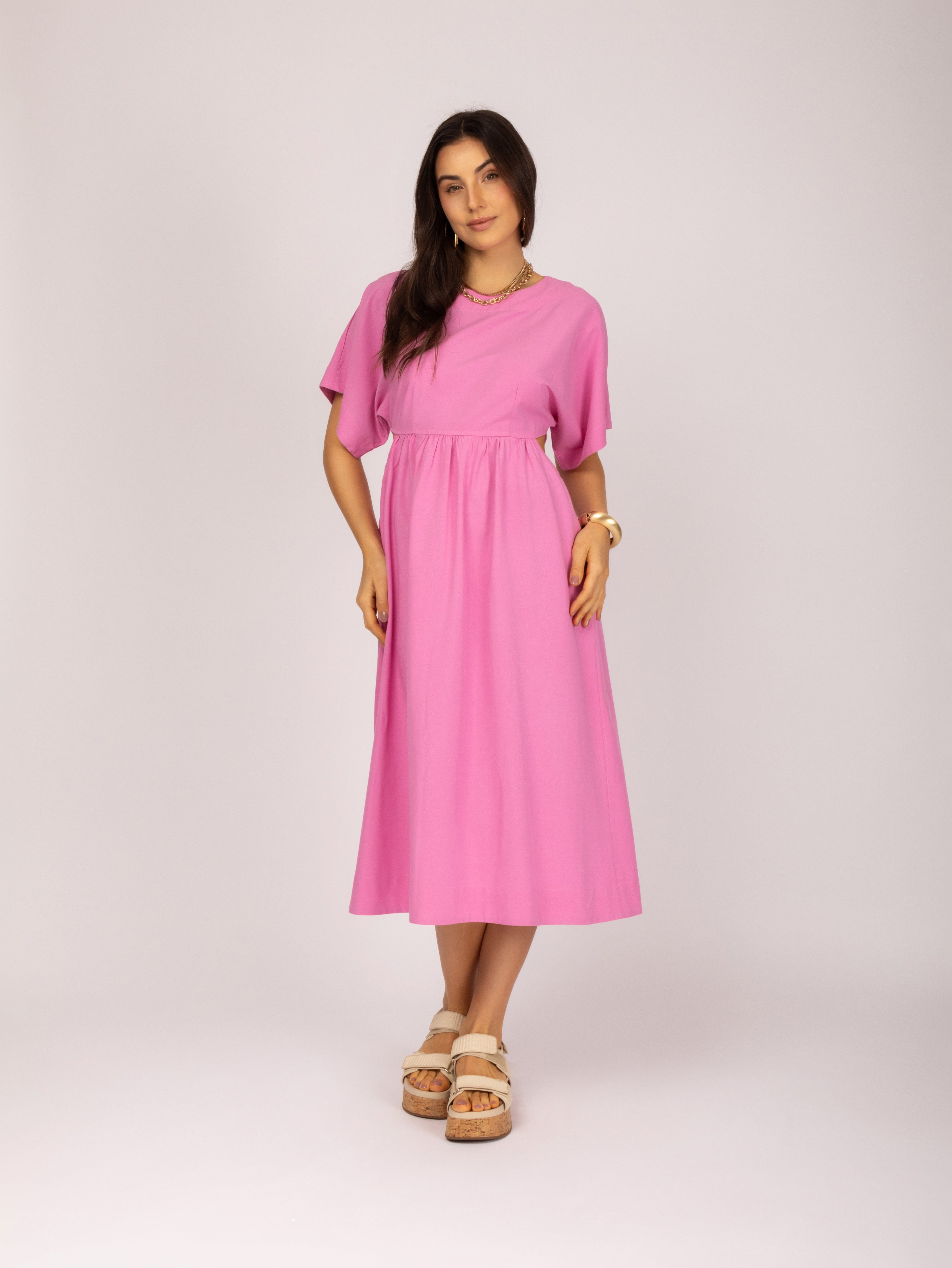 Vestido midi com manga ampla
