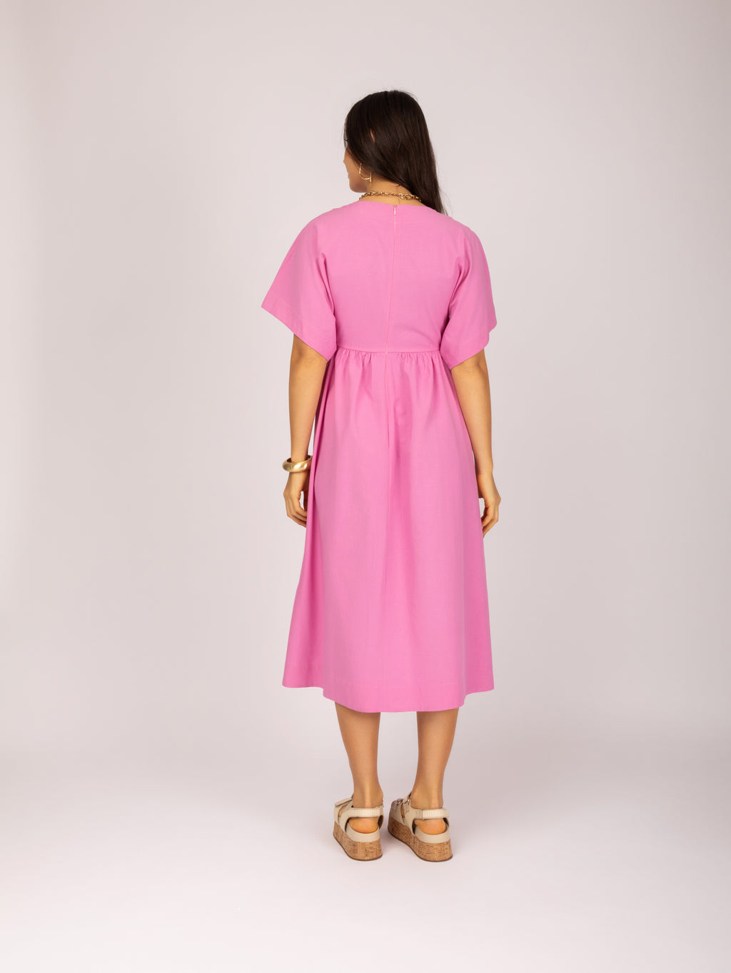Vestido midi com manga ampla