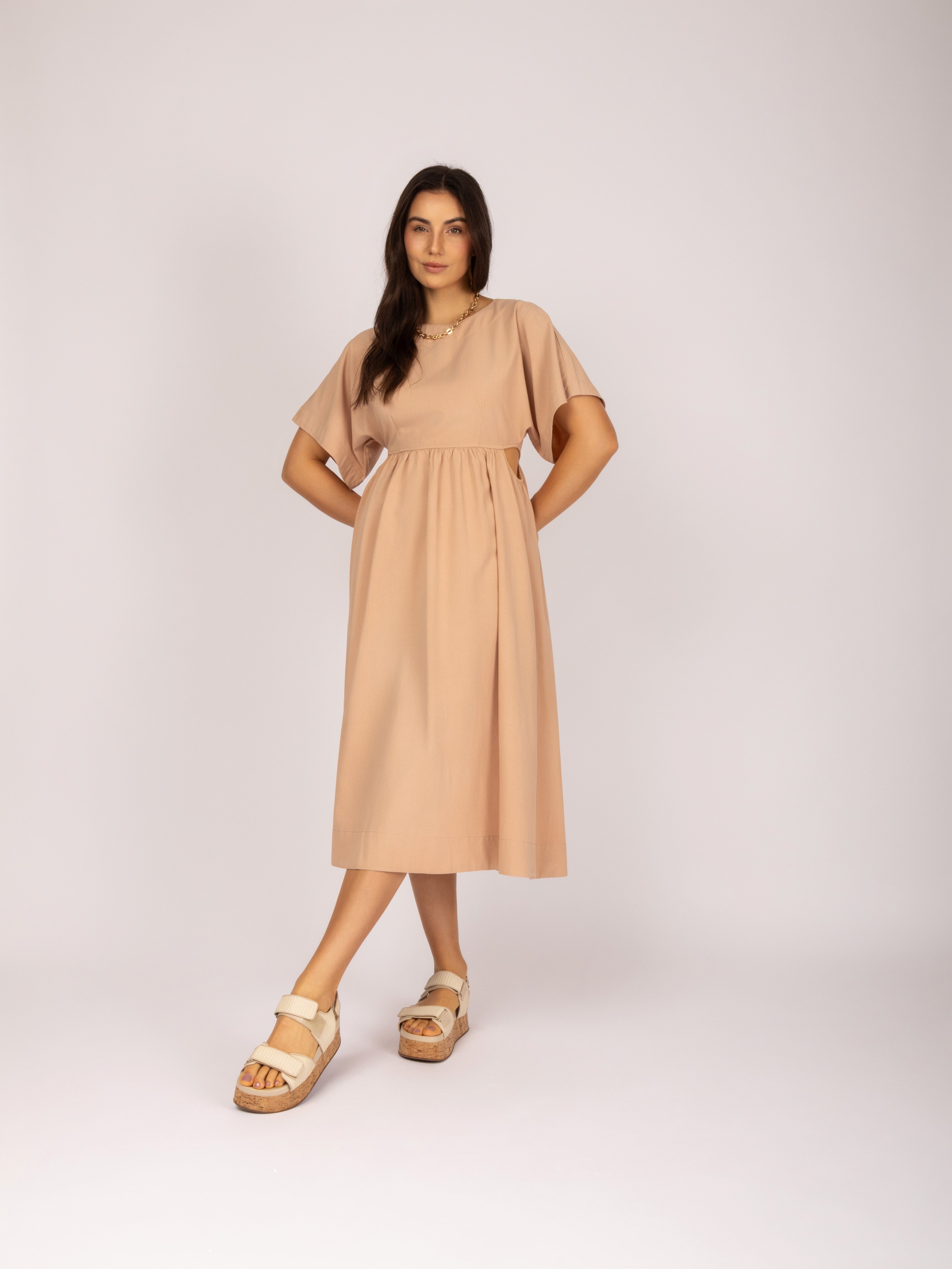 Vestido midi com manga ampla