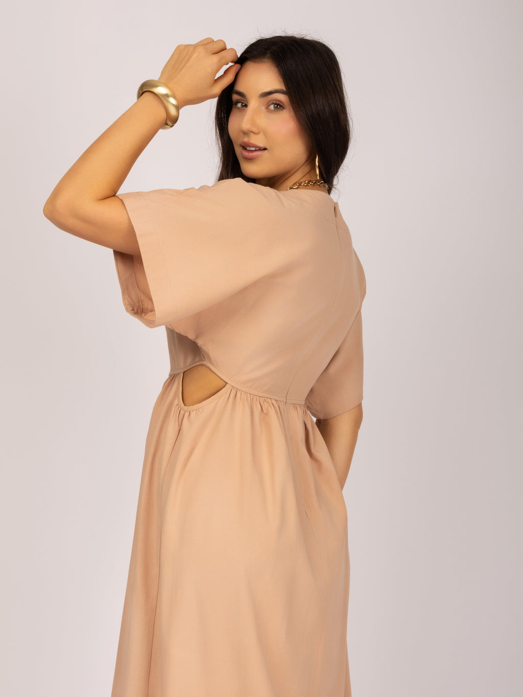 Vestido midi com manga ampla