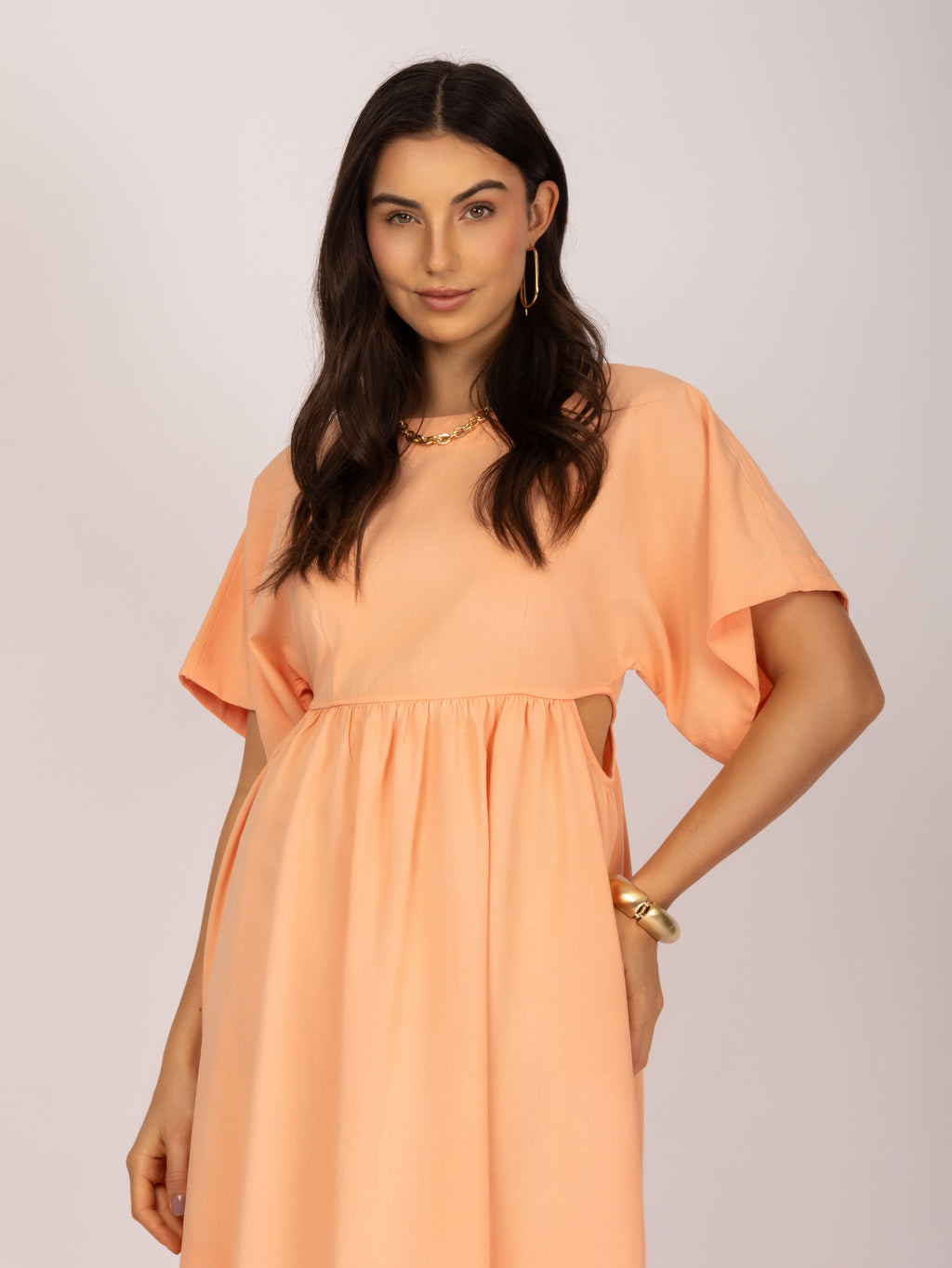 Vestido midi com manga ampla