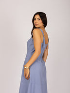 Vestido midi com recorte