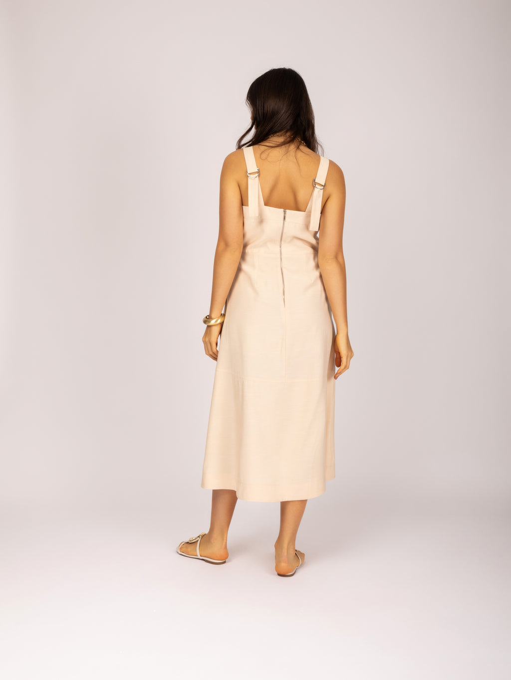 Vestido midi com recorte