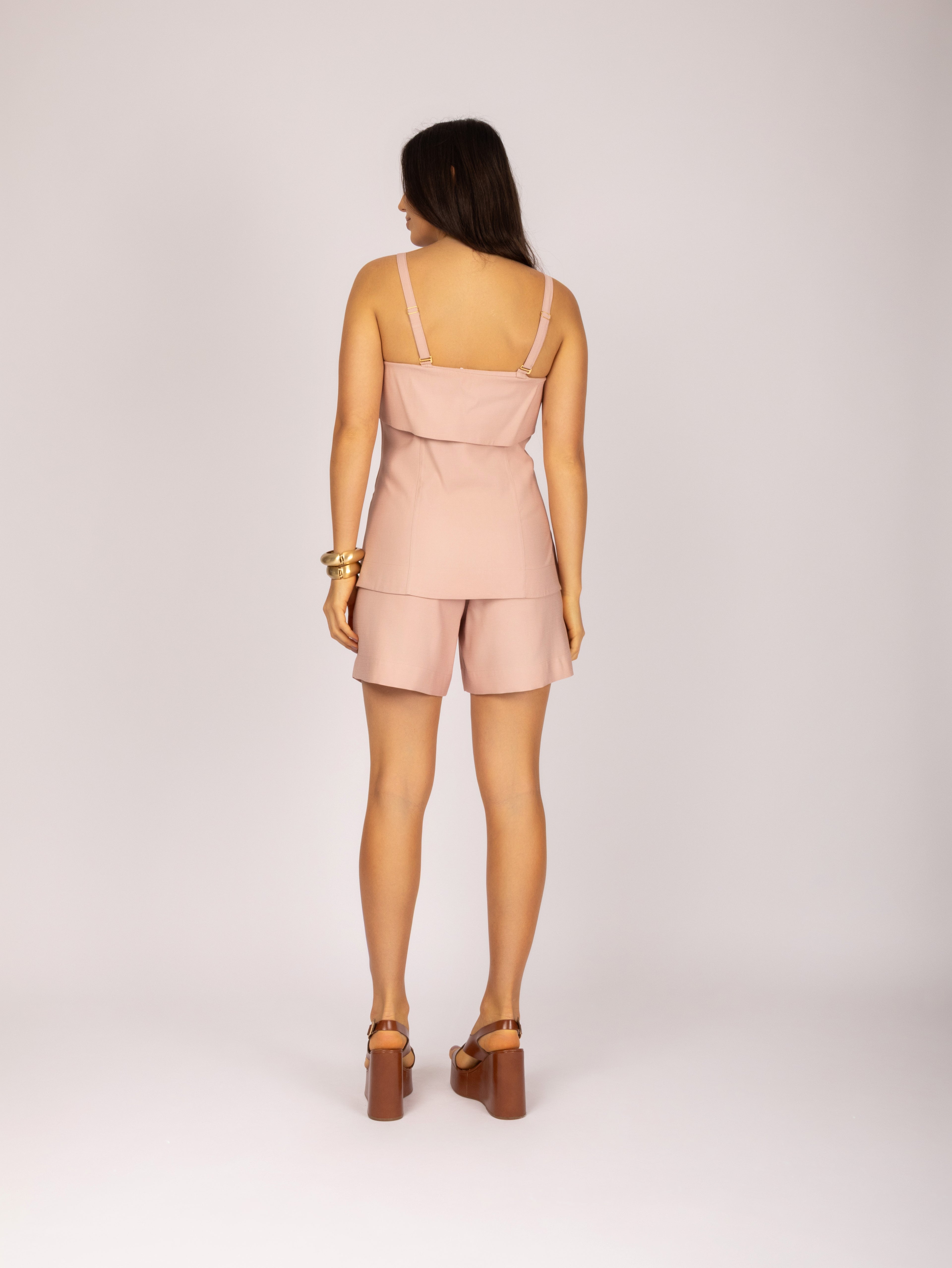 Conjunto tomara que caia e shorts alfaiataria