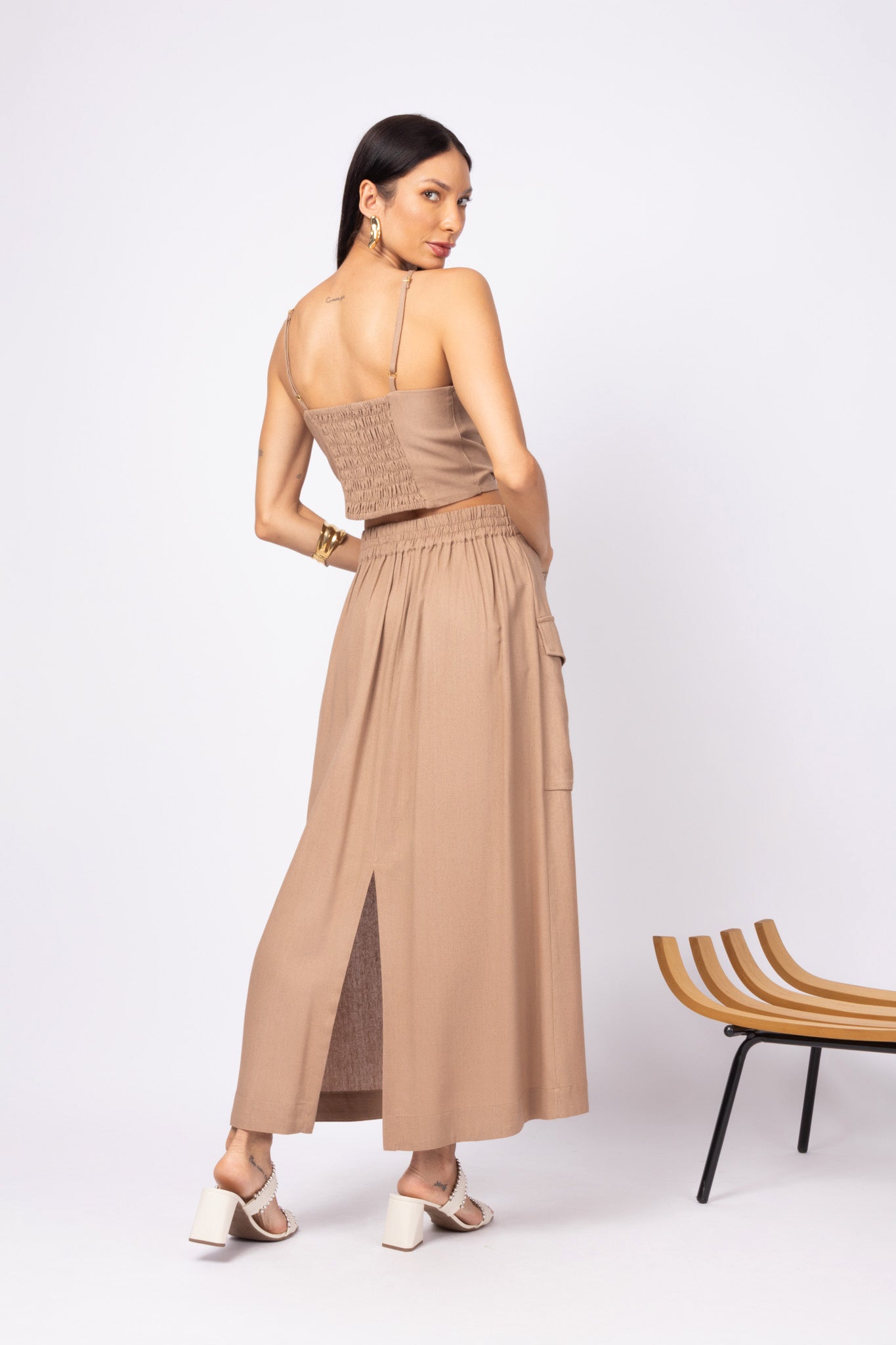 Conjunto de top e saia longa cargo