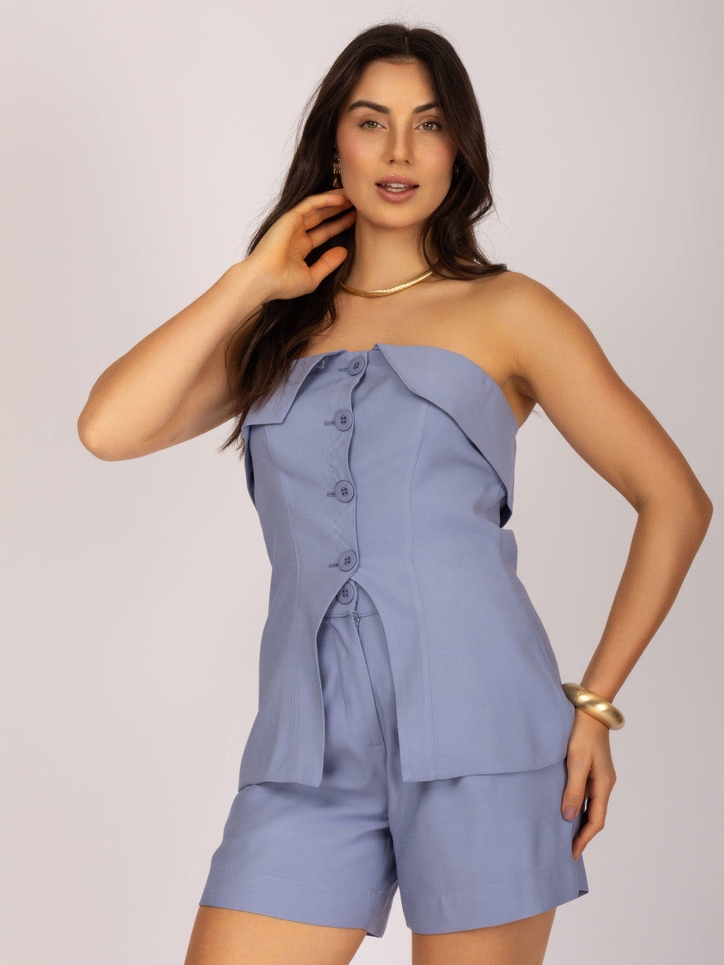Conjunto tomara que caia e shorts alfaiataria