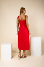 Vestido midi de alças e fendas