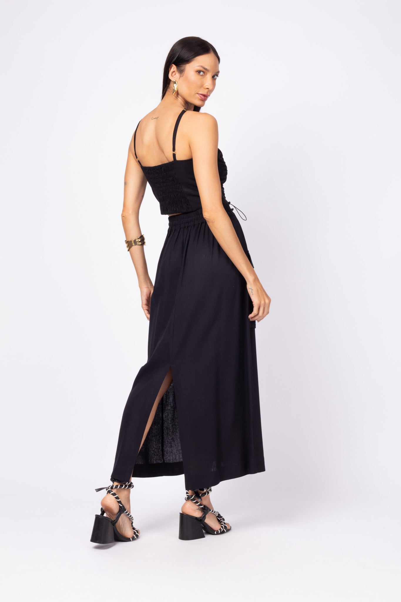 Conjunto de top e saia longa cargo