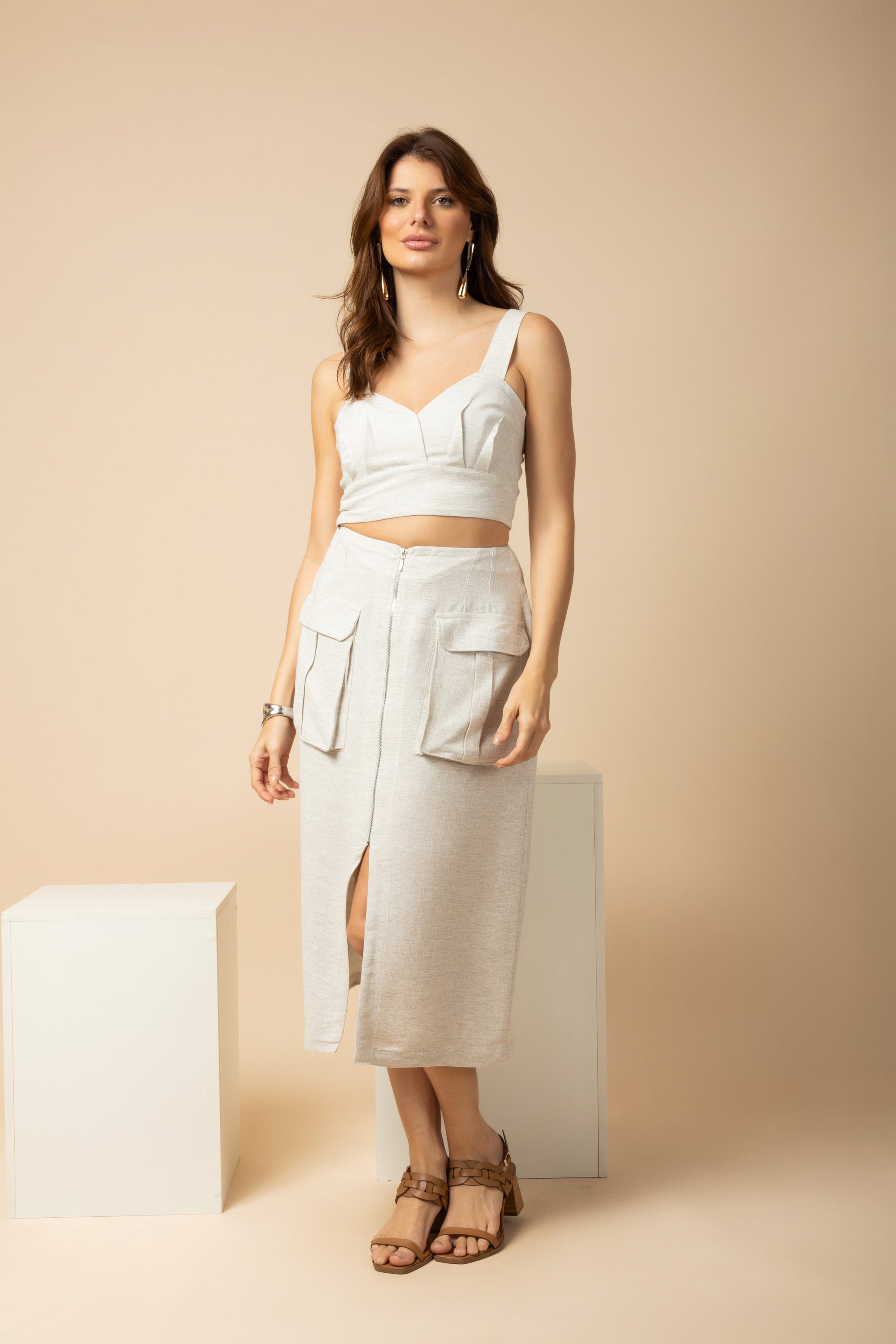 Saia midi com bolsos em viscolinho