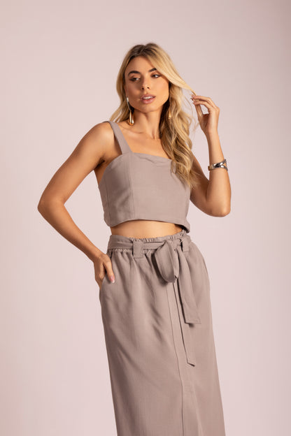 Conjunto de top e saia midi cintura alta