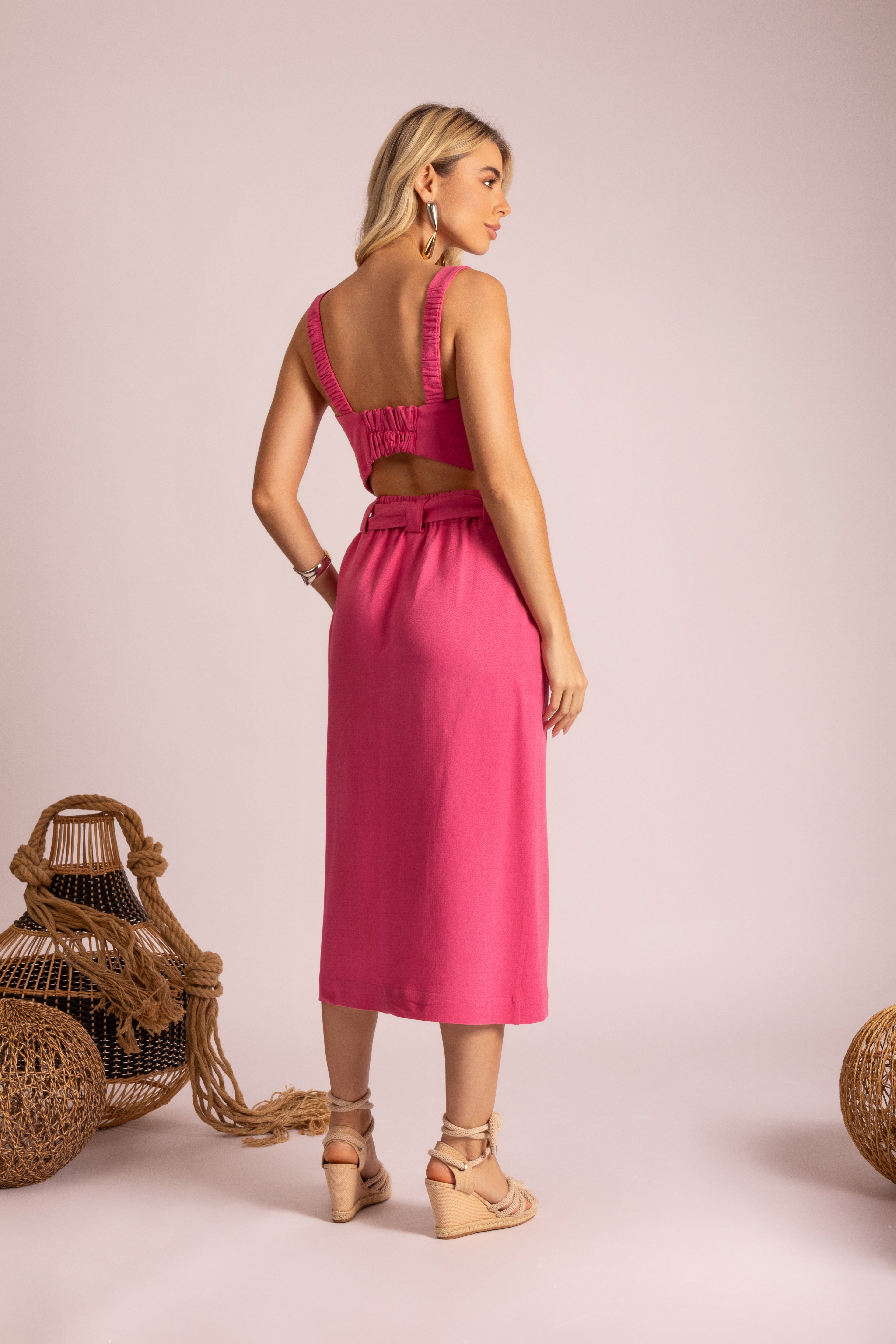Conjunto de top e saia midi cintura alta