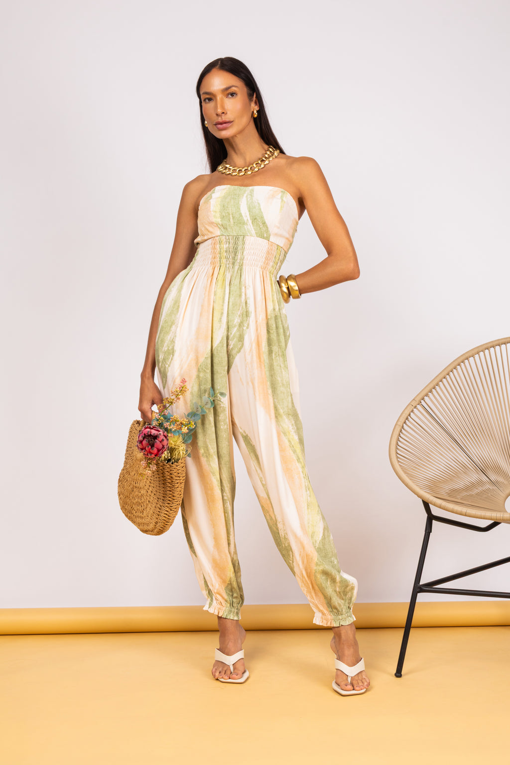 Macacão aladdim strapless estampado verde - vista frontal