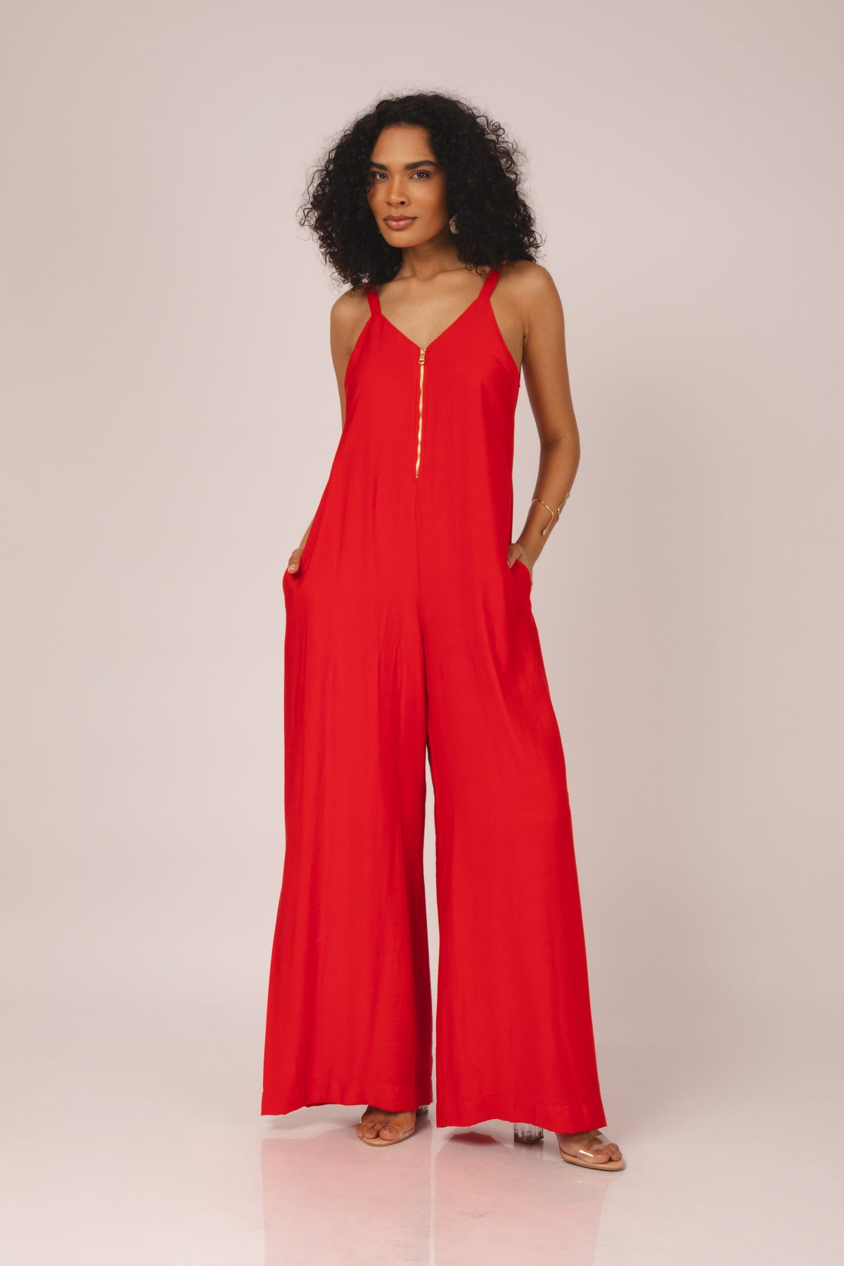 Macacão pantalona com zíper frontal vermelho - vista frontal