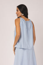 Regata com alças twist e decote franzido azul - vista posterior