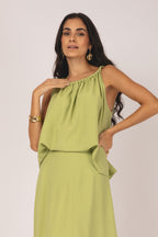 Regata com alças twist e decote franzido verde - detalhes frontal