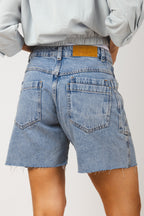 Short com a barra a fio e bolsos utilitários - vista posterior