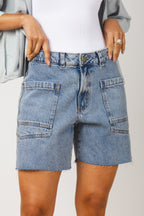 Short com a barra a fio e bolsos utilitários - vista frontal