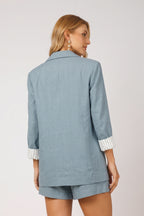 Short de alfaiataria com pregas frontais azul - vista frontal