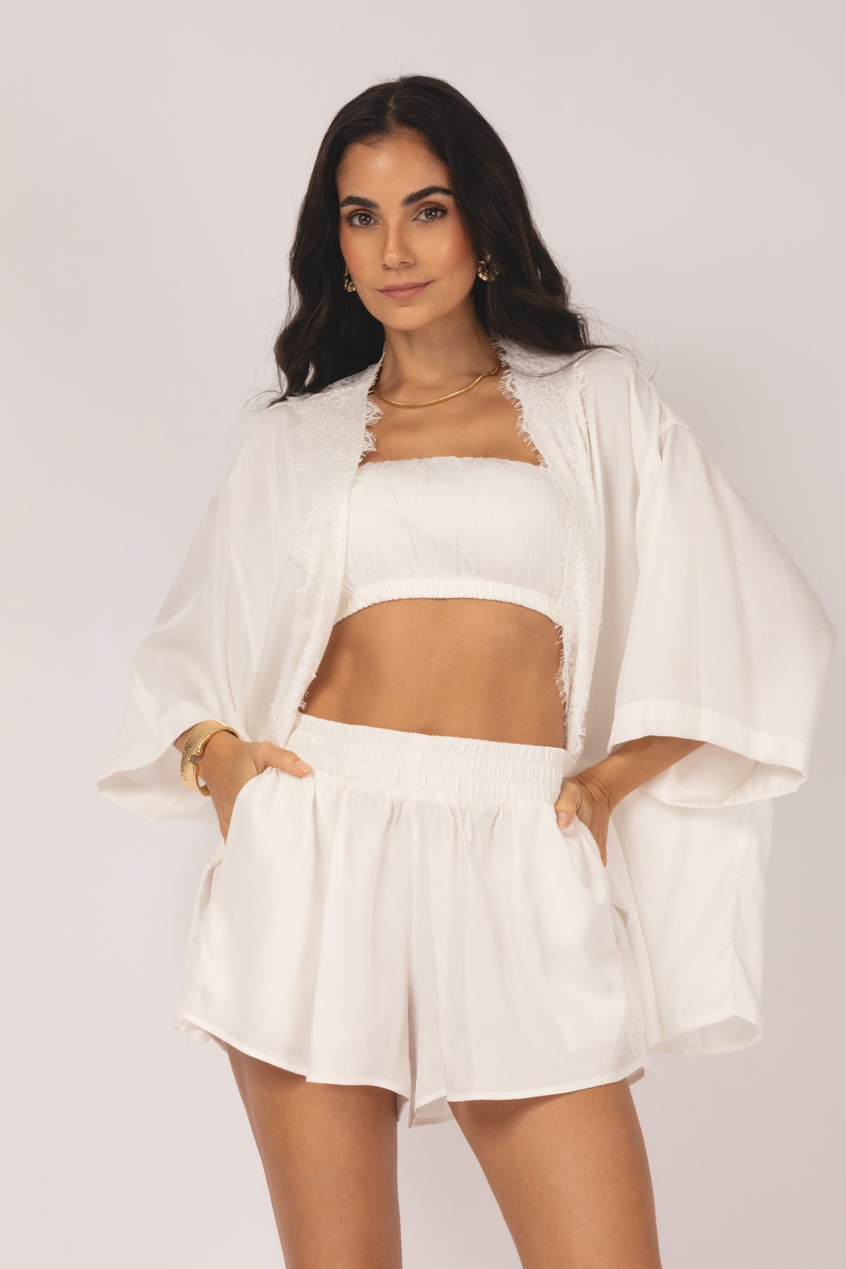 Short solto com renda branco - vista frontal
