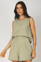Shorts alfaiataria com ponteiras verde - vista frente