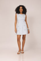 Vestido curto bordado azul - vista frontal