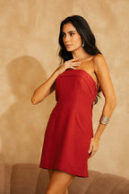 Vestido curto tomara que caia vermelho - vista lateral