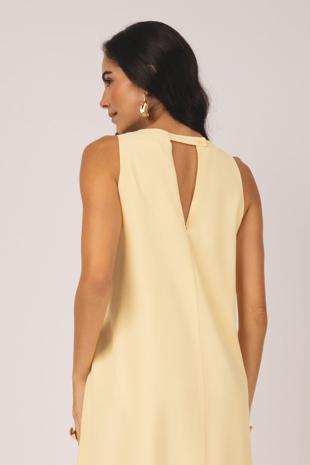 Vestido evasê regata amarelo - detalhes posterior
