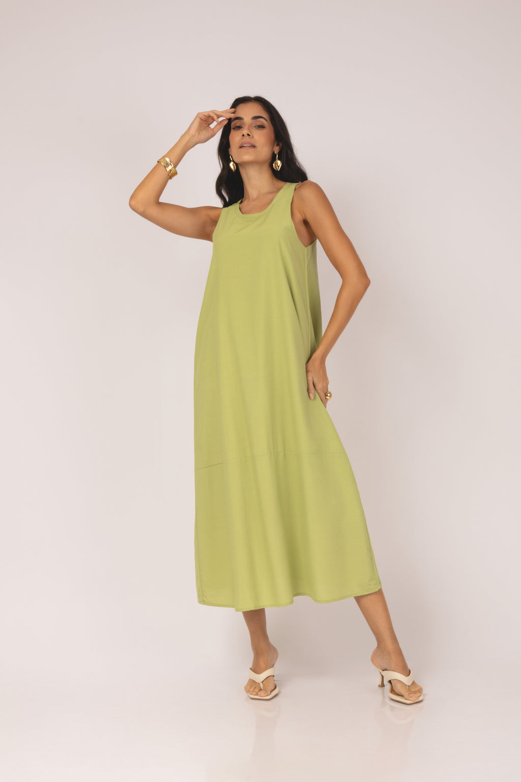 Vestido evasê regata verde - vista frontal