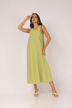 Vestido evasê regata verde - vista frontal