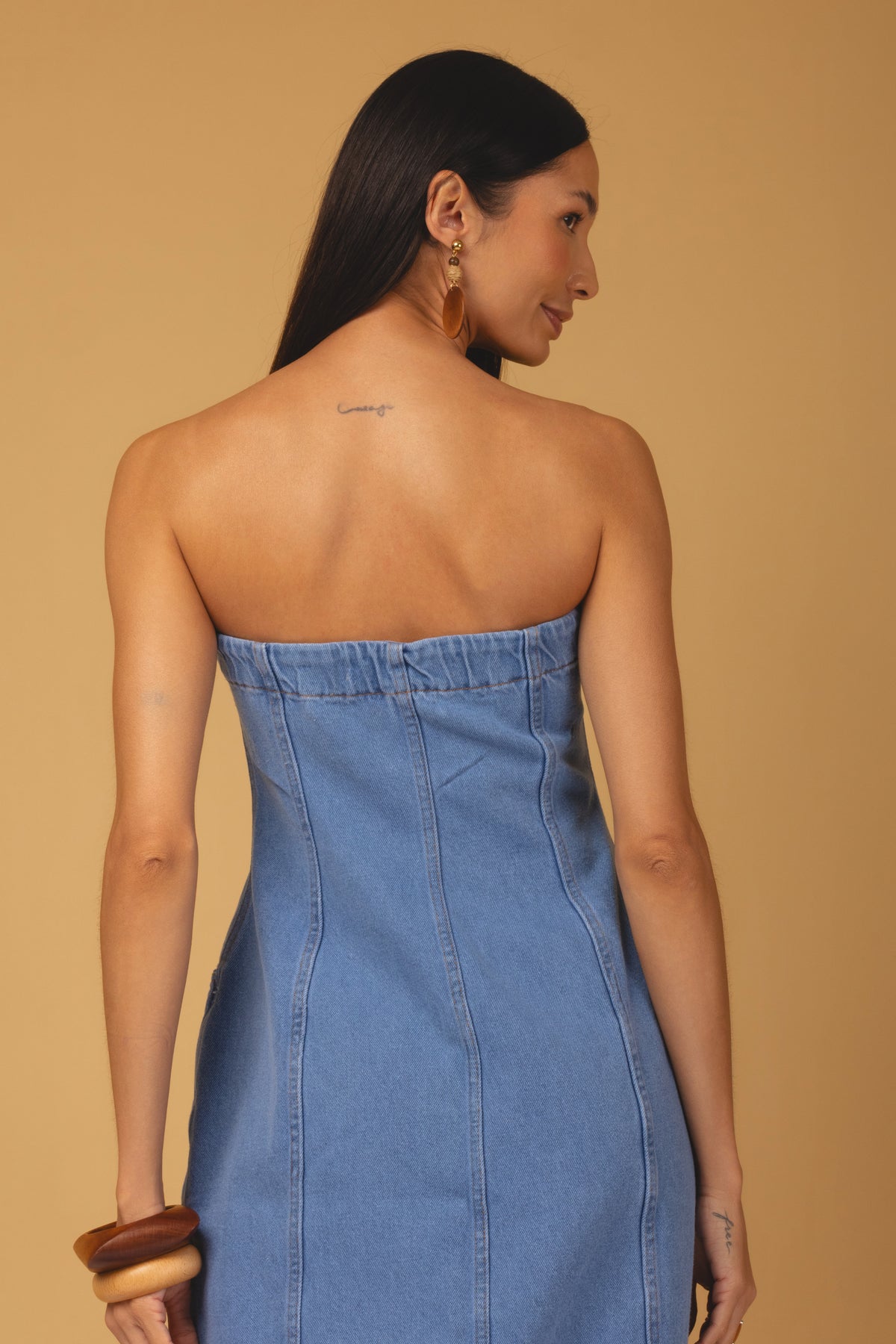 Vestido jeans strapless midi acinturado - detalhes posterior