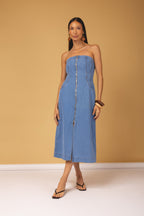 Vestido jeans strapless midi acinturado com zíper - vosta frontal