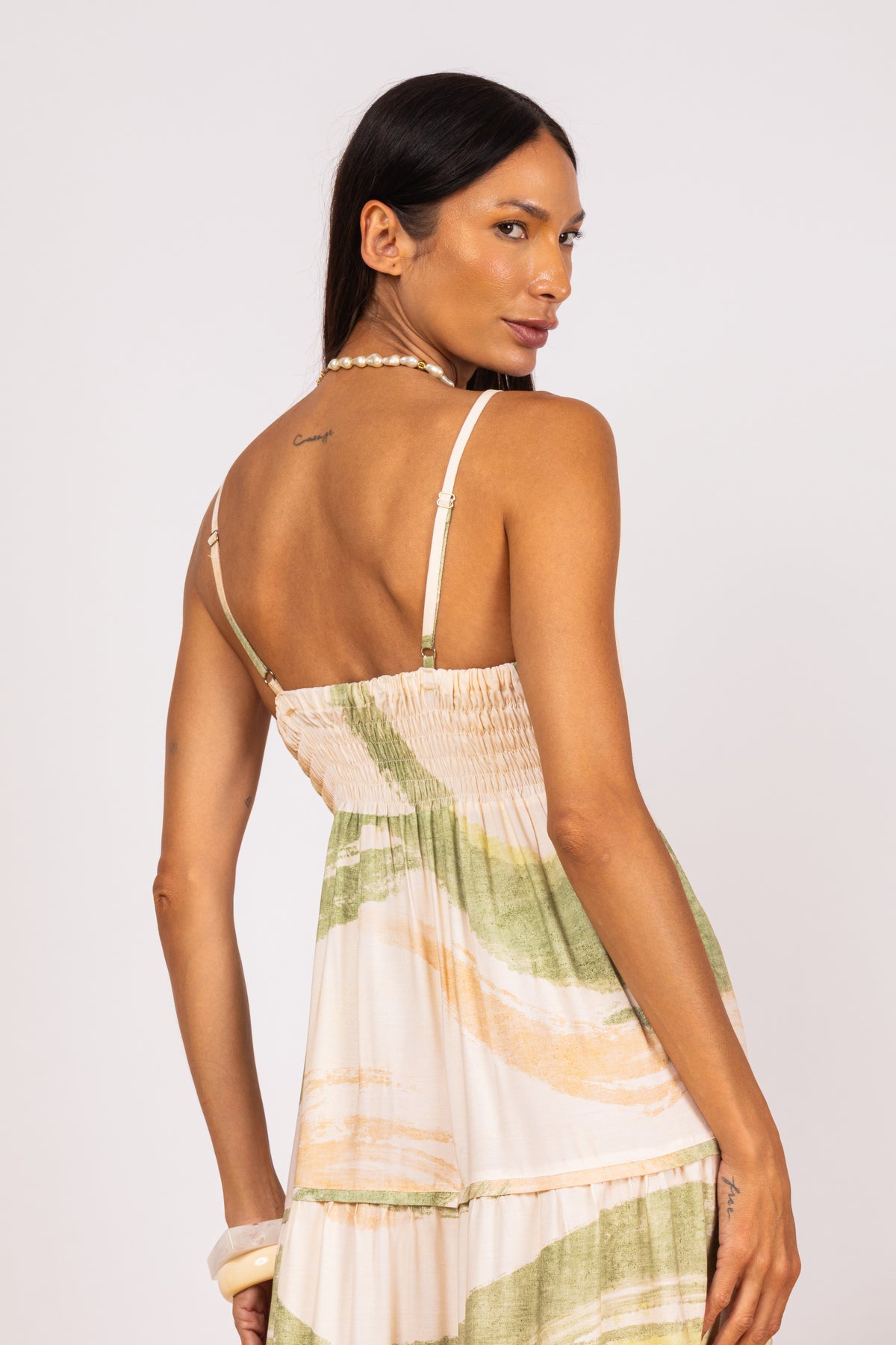 Vestido longo três marias estampado verde - detalhes posterior