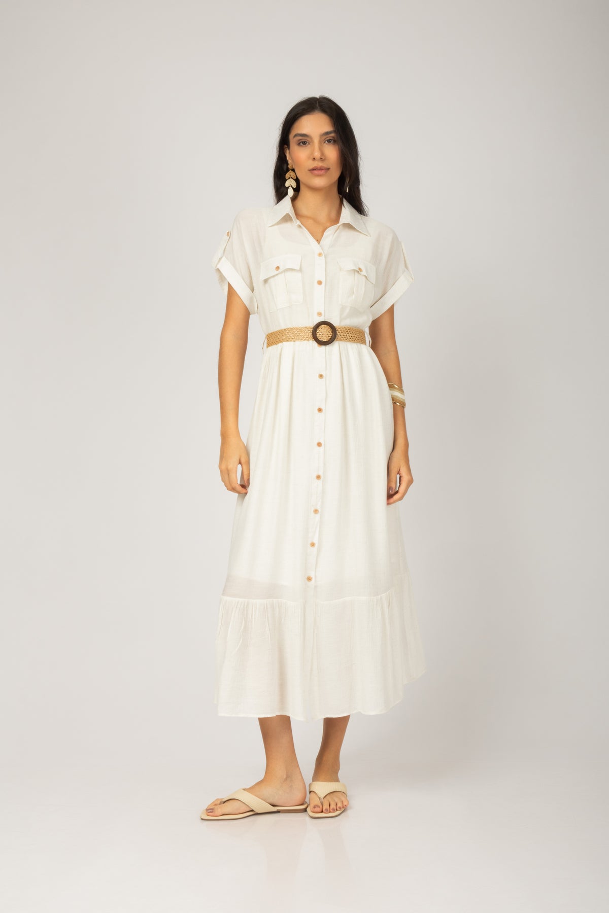 Vestido midi chemise com cinto e bolsos off white - vista frontal