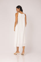 Vestido midi com alças twist e decote franzido branco - vista posterior