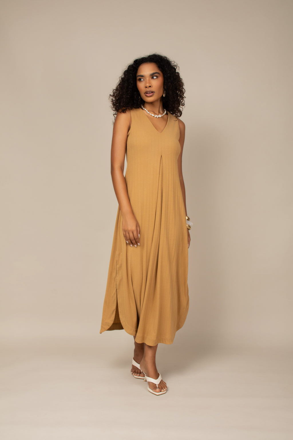 Vestido midi com prega decote Vmarrom - vista frontal