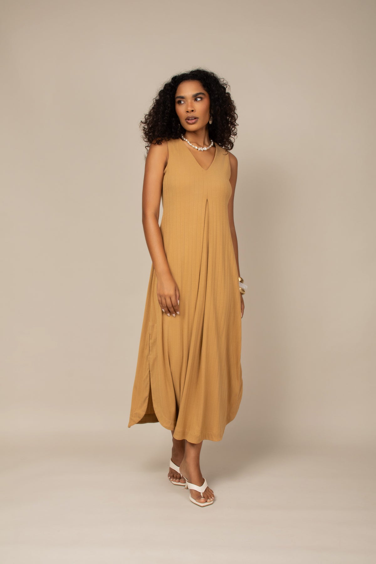 Vestido midi com prega decote Vmarrom - vista frontal