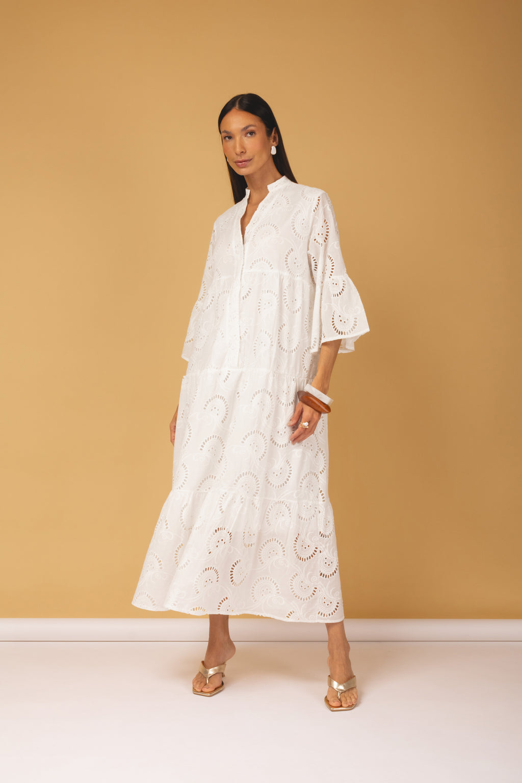 Vestido em laise manga 3/4 branco - vista frontal