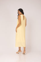 Vestido evasê regata amarelo - vista posterior