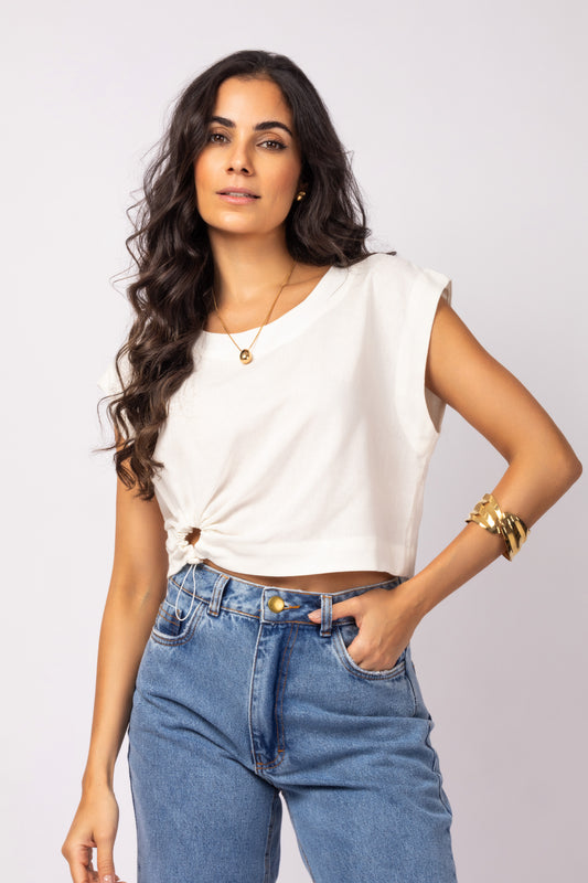 Blusa em linho com ajuste lateral