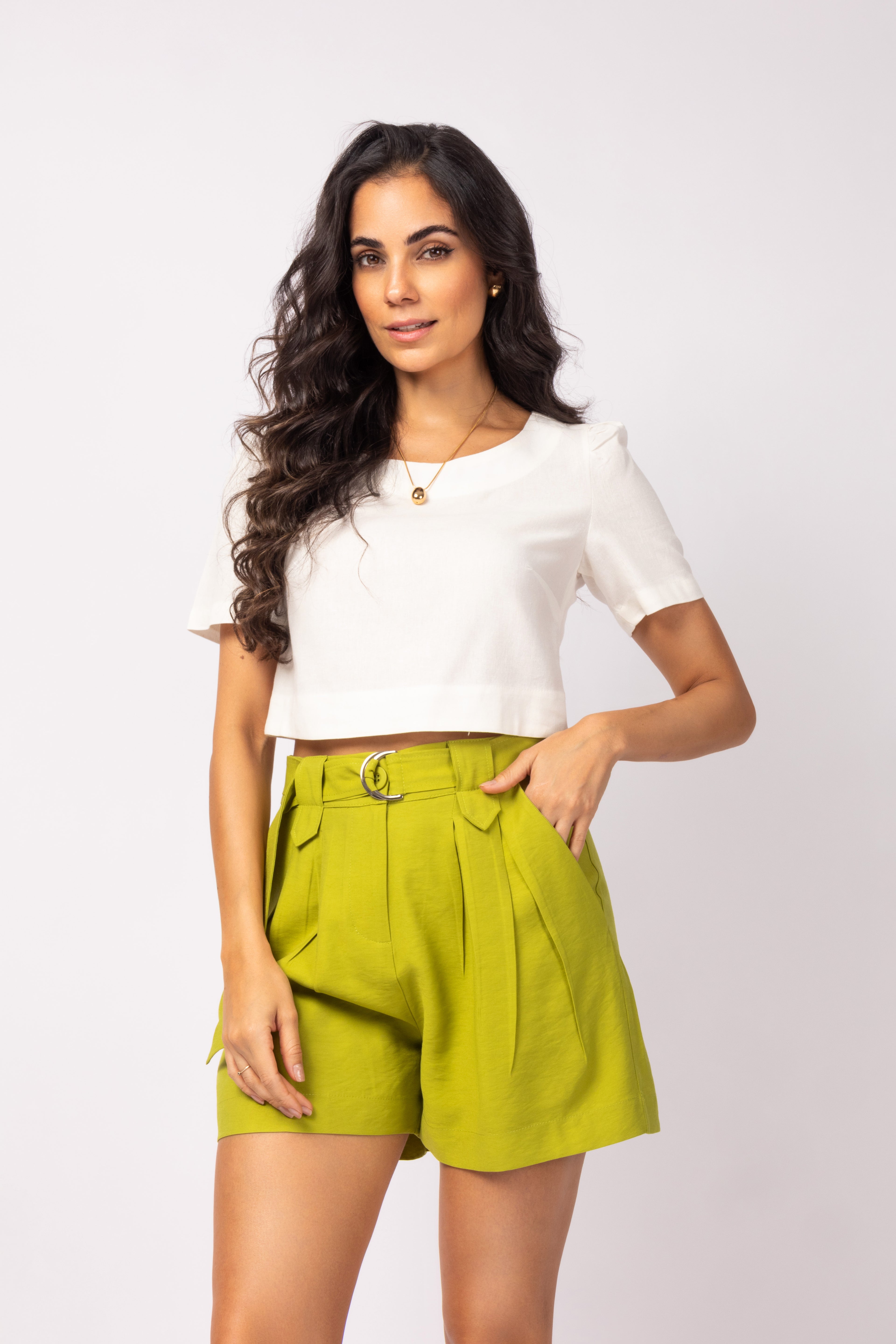 Shorts com fivela