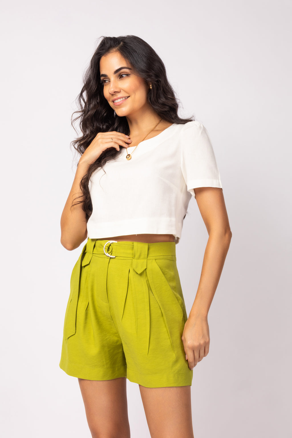 Shorts com fivela