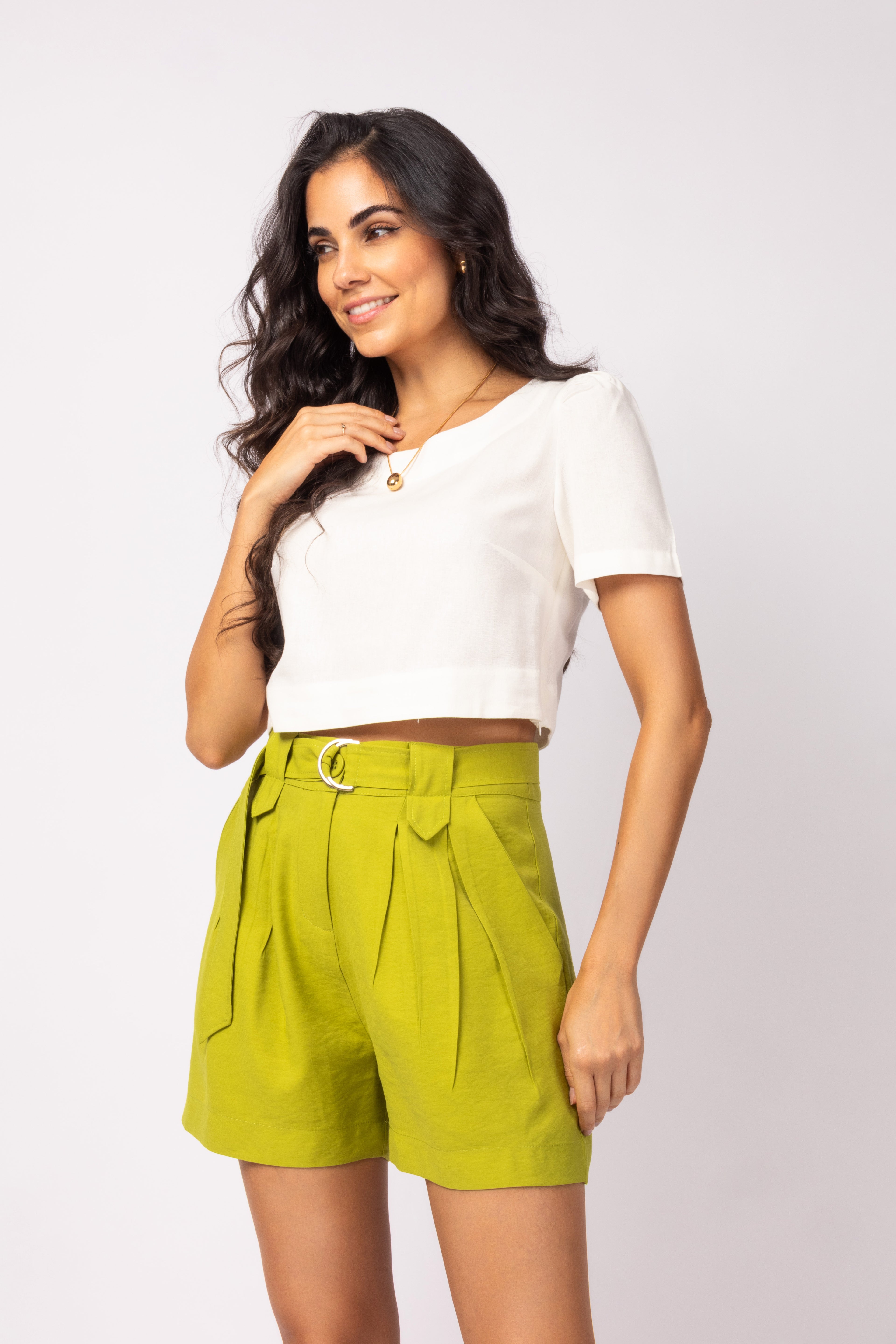 Shorts com fivela