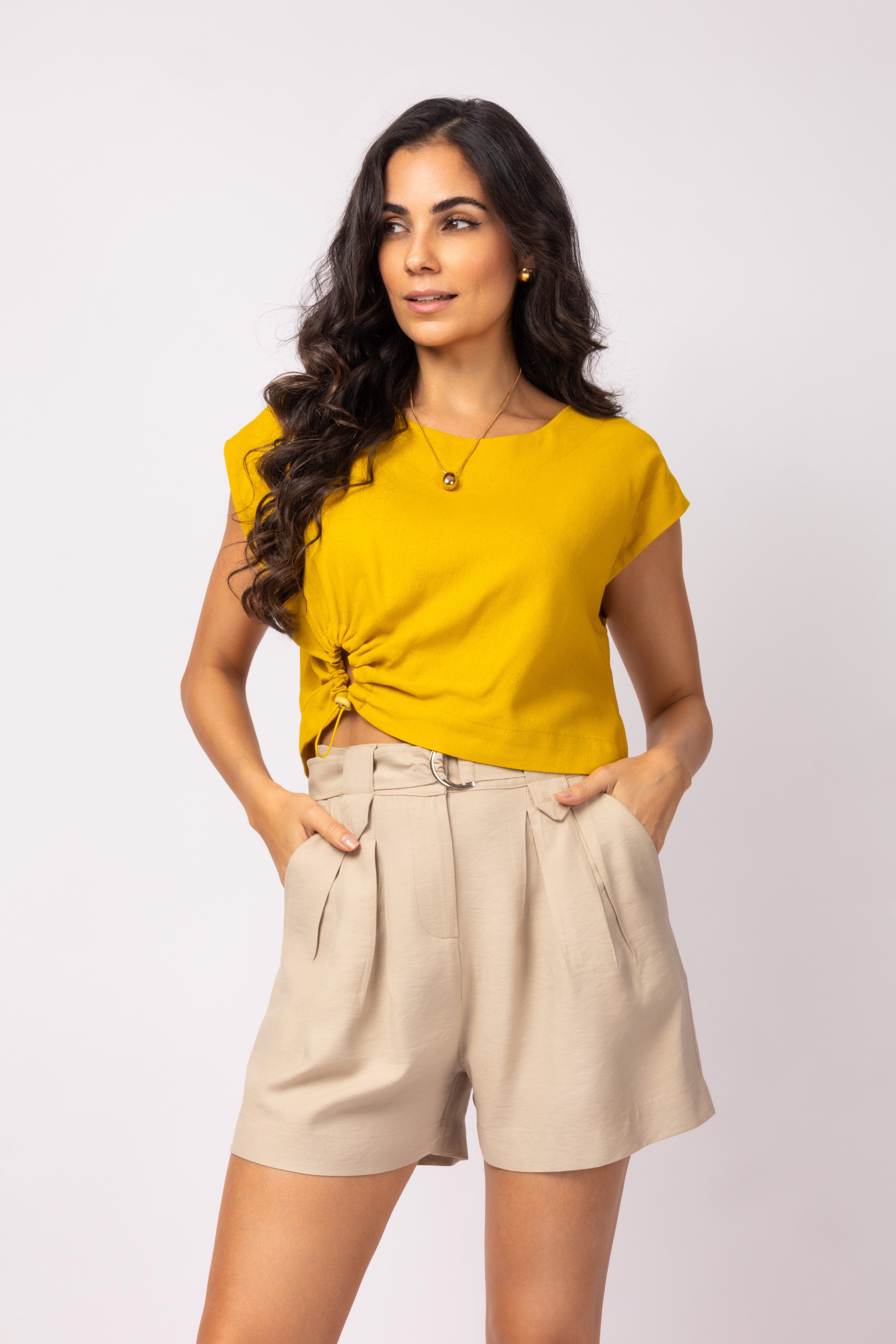 Shorts com fivela
