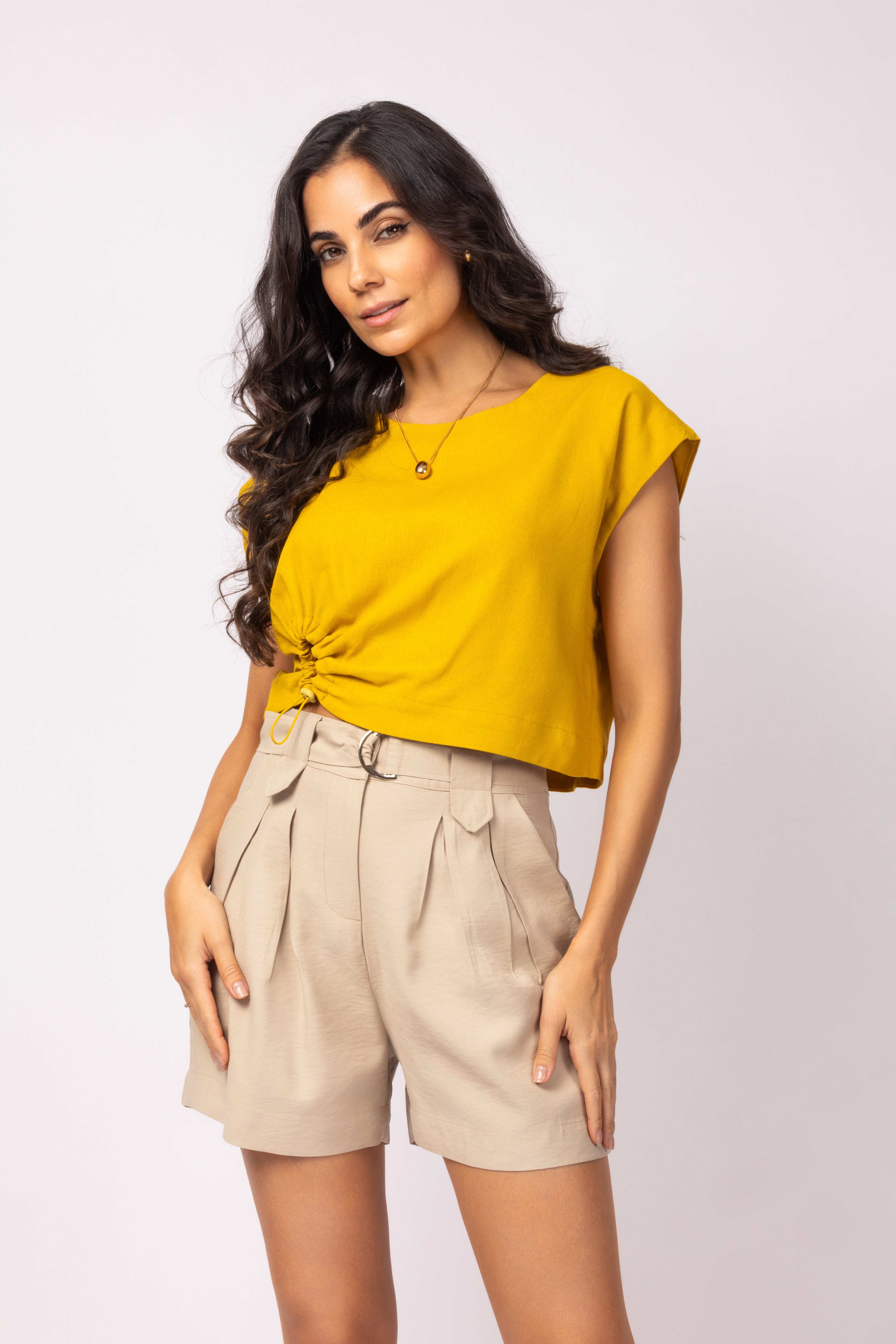 Shorts com fivela